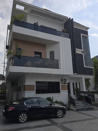 luxury-exquisite-5-bedroom-duplex-big-1