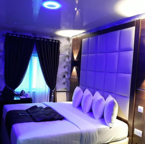 300-rooms-functional-hotel-suites-5-star-big-3