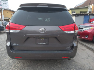 hot-deal-super-clean-toyota-sienna-xle
