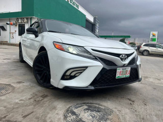 extra-clean-foreign-used-toyota-camry-xse-2019
